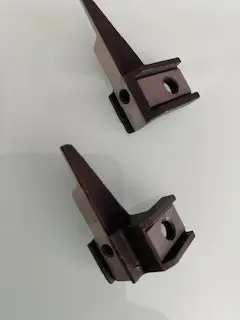 תושבת לסכין עליון לאוברלוק JUKI