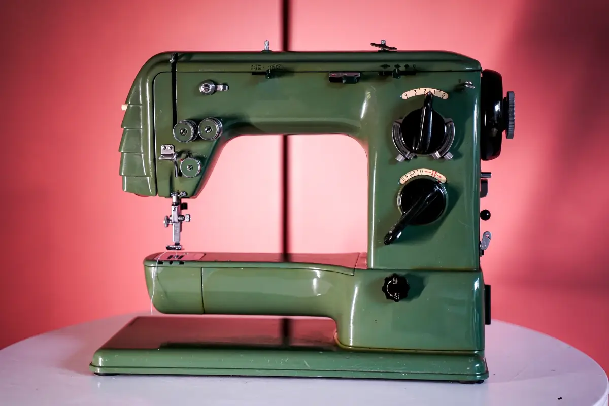 מכונת תפירה משומשת